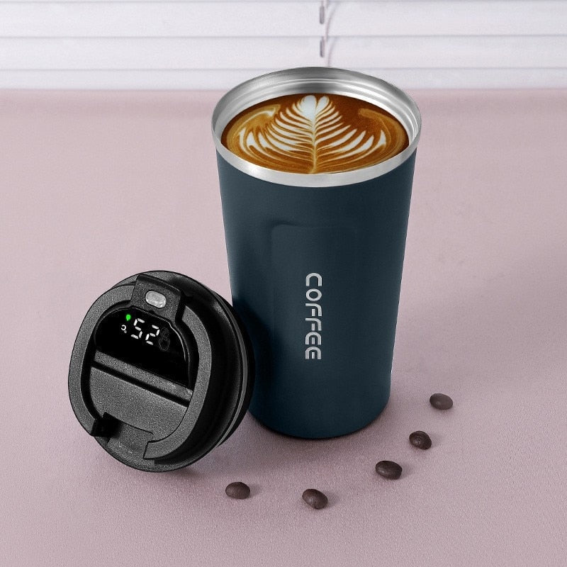 Intelligenter Thermobecher mit LED anzeige.